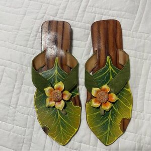 Jargon Leaf Design Sandals with Floral Accent